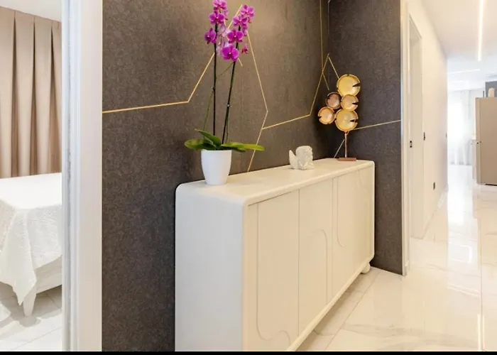 Апартаменты Azure Bliss Адехе